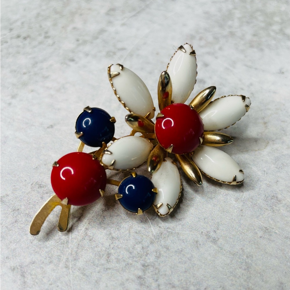 Vintage Red White Blue Daisy Flower Stem Brooch Pin Layered Enamel 2 1/4Inches